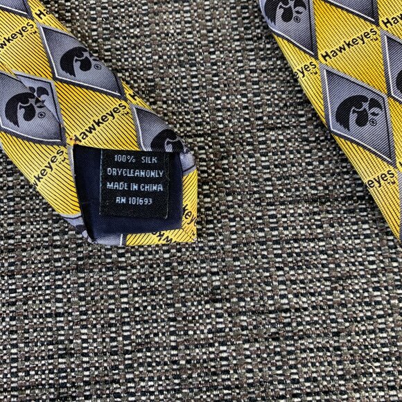 University of Iowa Hawkeyes Silk Necktie - black yellow geometric tie vintage - Picture 5 of 7